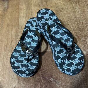 Like New Michael Kors Monogram Black and White Sandals size 8M